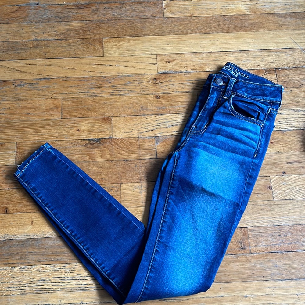 AMERICAN EAGLE SKINNY JEANS